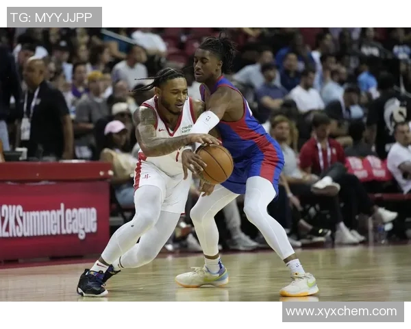 惠特摩尔天赋尽显！反击时刻拉杆双手背扣展现惊人爆发力(惠特默简历)